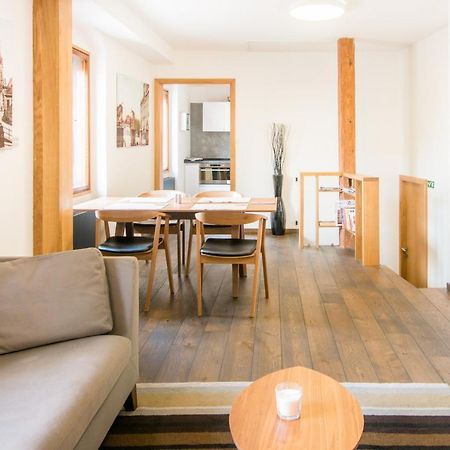 Modern Apartment In A Picturesque 15Th-Century Building Prag Exterior foto