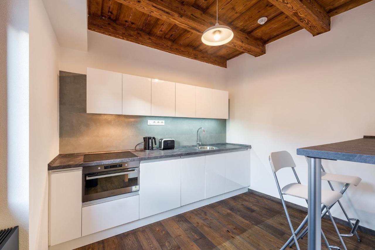 Modern Apartment In A Picturesque 15Th-Century Building Prag Exterior foto