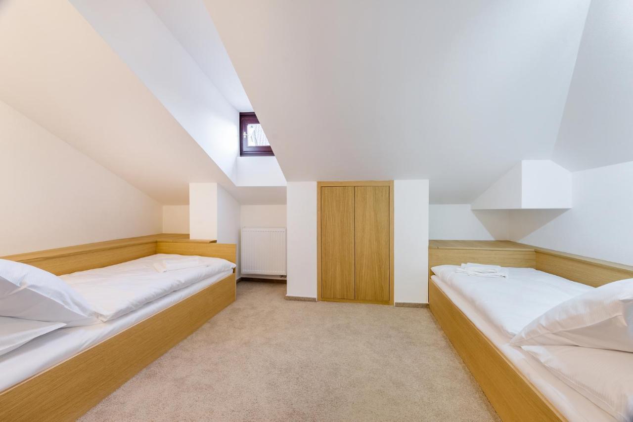 Modern Apartment In A Picturesque 15Th-Century Building Prag Exterior foto
