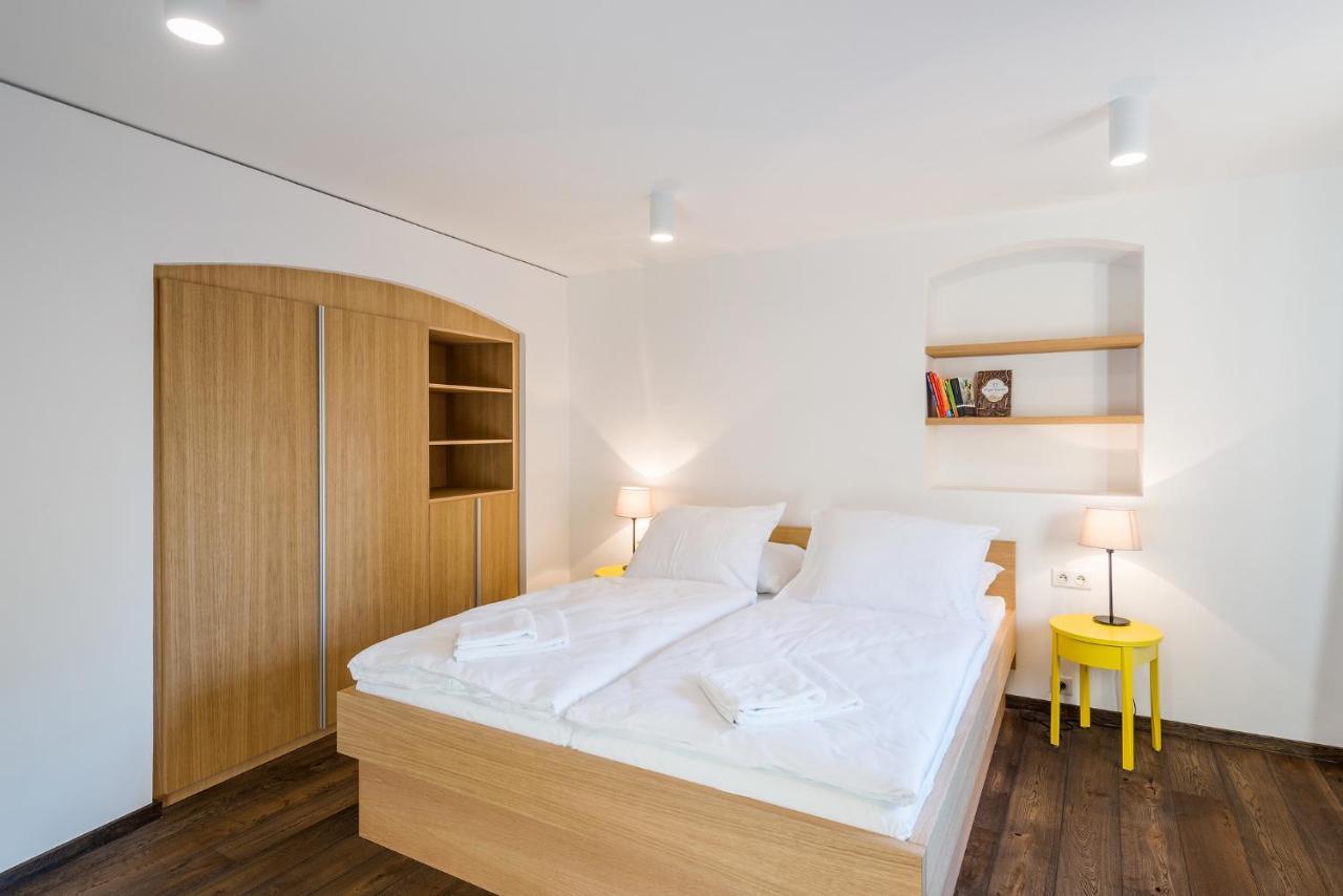 Modern Apartment In A Picturesque 15Th-Century Building Prag Exterior foto